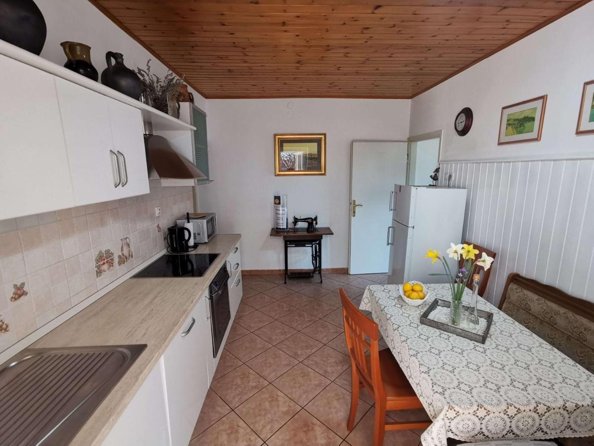 Pri Noni "Istracycle" Apartment Lucija Luaran gambar